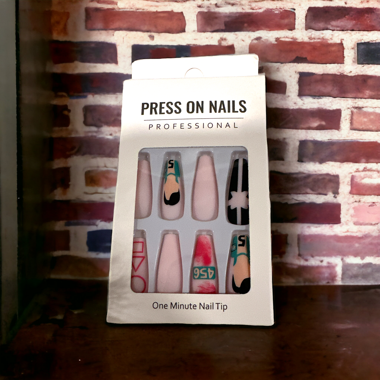 "Bold Graphic Press-On Nails - Urban Street Art Style (24 Nails)"